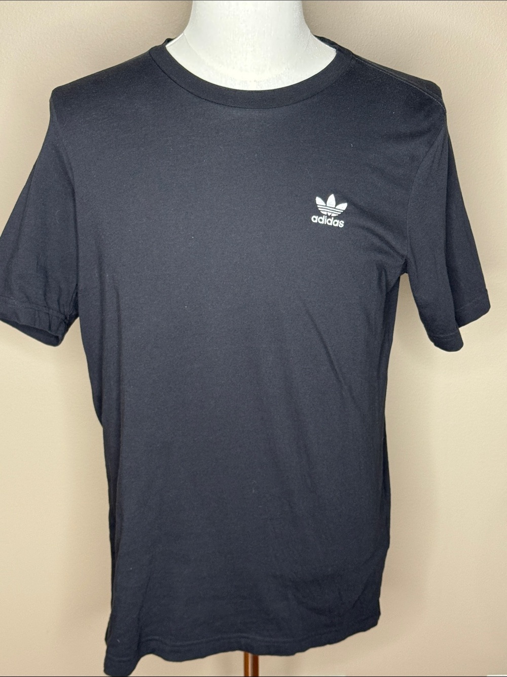 Adidas Essential Tee mens black short sleeve t-shirt size M 100% cotton.